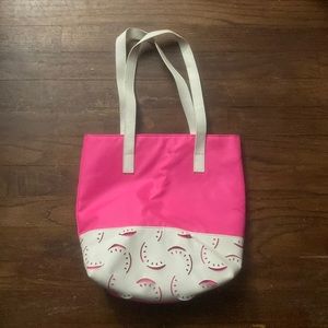 Medium to small sized tote